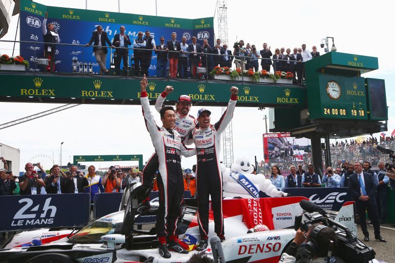 Fernando Alonso gana las 24 horas de Le Mans